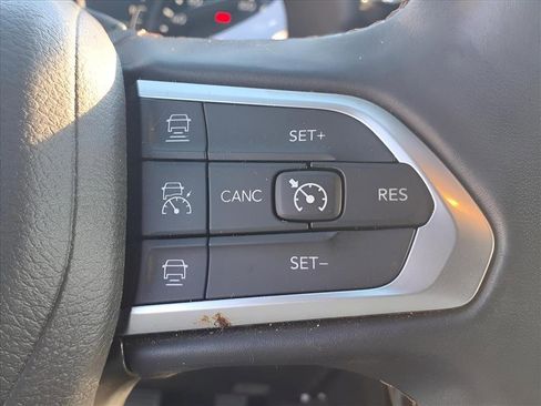 Used 2022 Jeep Compass Limited image 12