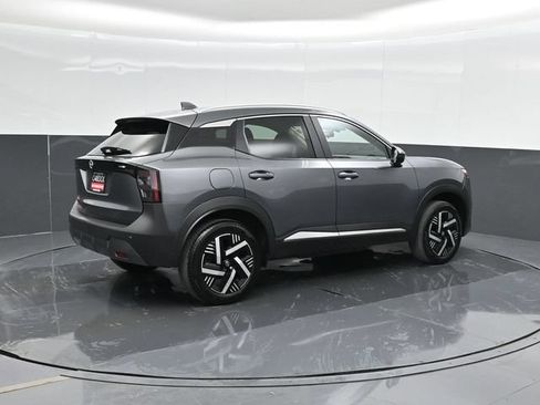 Used 2025 Nissan Kicks SV w/ SV Premium Package FWD image 3
