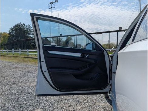 Used 2019 Honda Accord Sport image 10
