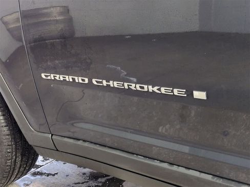 Certified 2023 Jeep Grand Cherokee L Limited image 12