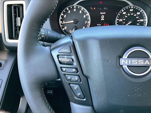 Used 2025 Nissan Frontier SV w/ SV Convenience Package image 23