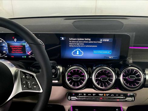 New 2026 Mercedes-Benz GLB 250 4MATIC image 9