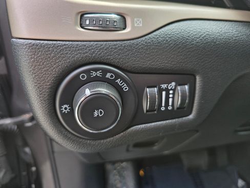 Used 2015 Jeep Cherokee Limited AWD/4WD image 39