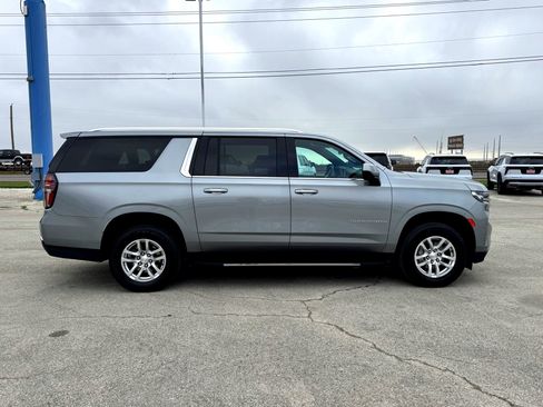 Used 2024 Chevrolet Suburban LT image 5