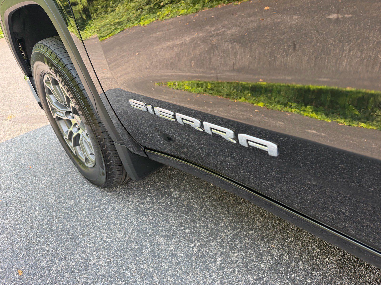 Used 2025 GMC Sierra 1500 SLT AWD/4WD image 11