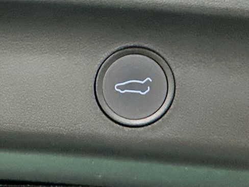 Used 2022 Tesla Model Y Performance image 30