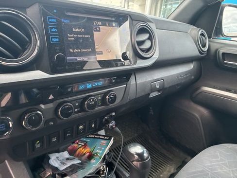 Used 2017 Toyota Tacoma TRD Off-Road image 14