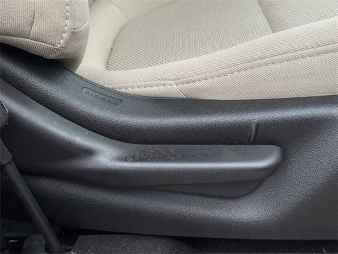 Used 2023 Chevrolet Traverse LS image 29