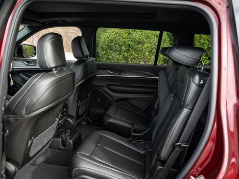 New 2025 Jeep Grand Cherokee L Limited AWD/4WD image 19