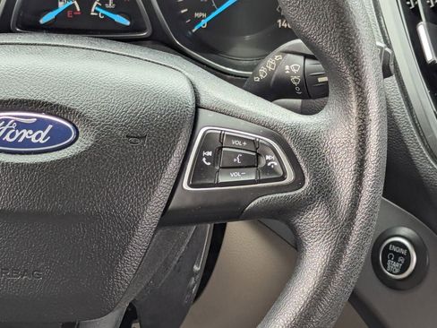 Used 2019 Ford Escape SE image 18