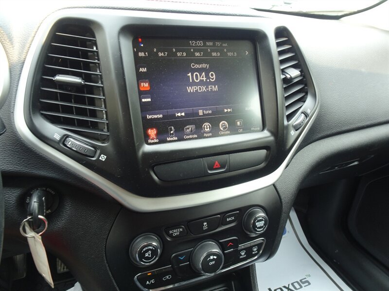 Used 2017 Jeep Cherokee Trailhawk w/ Cold Weather Group AWD/4WD image 16