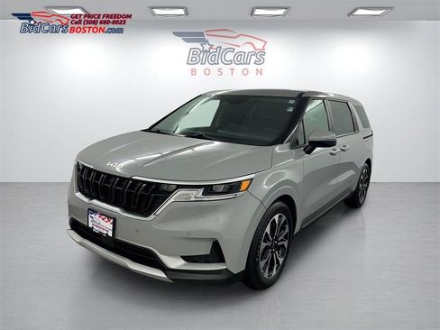 Used 2022 Kia Carnival EX image 1