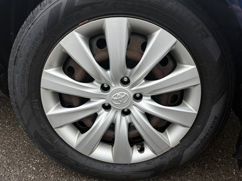 Used 2013 Toyota Corolla image 16