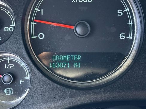 Used 2013 Chevrolet Tahoe LS AWD/4WD image 12