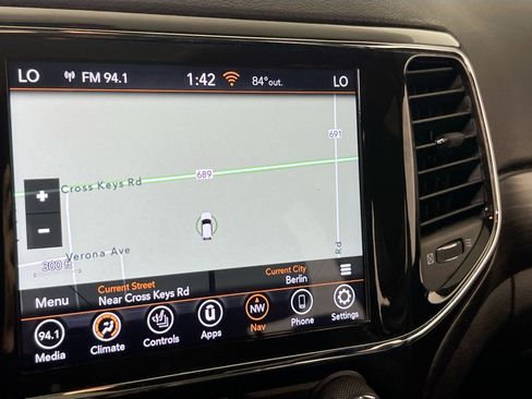 Used 2022 Jeep Grand Cherokee Laredo X image 13