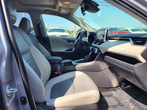 Used 2020 Toyota RAV4 XLE Premium AWD/4WD image 9