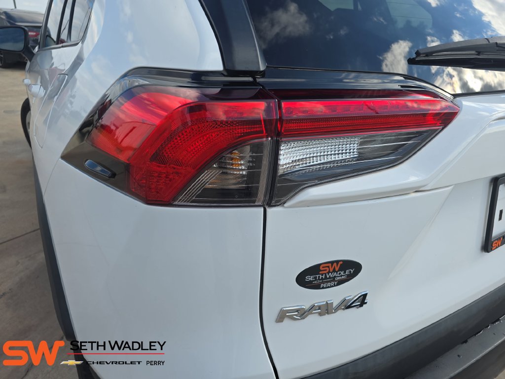 Used 2021 Toyota RAV4 LE FWD image 32