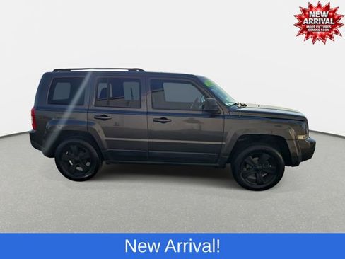 Used 2015 Jeep Patriot Sport w/ Power Value Group FWD image 4