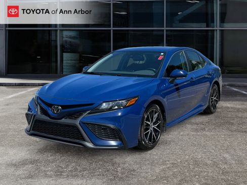 Used 2023 Toyota Camry SE w/ Convenience Package FWD image 7