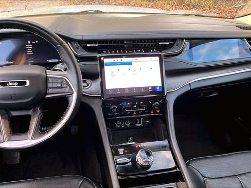 Used 2022 Jeep Grand Cherokee L Limited w/ Luxury Tech Group II image 6