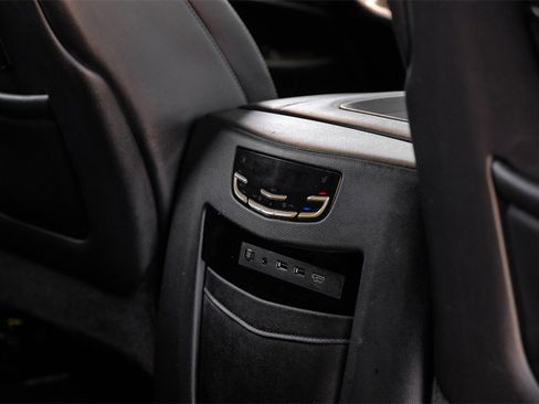 Used 2019 Cadillac Escalade ESV Luxury image 40