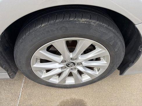 Used 2019 Toyota Camry LE image 10