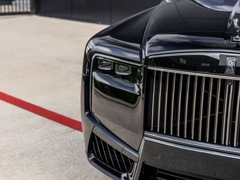 Used 2026 Rolls-Royce Cullinan Black Badge AWD/4WD image 23