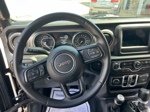 Used 2021 Jeep Gladiator Sport AWD/4WD image 13