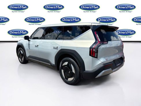 Used 2024 Kia EV9 Light Long Range RWD image 5