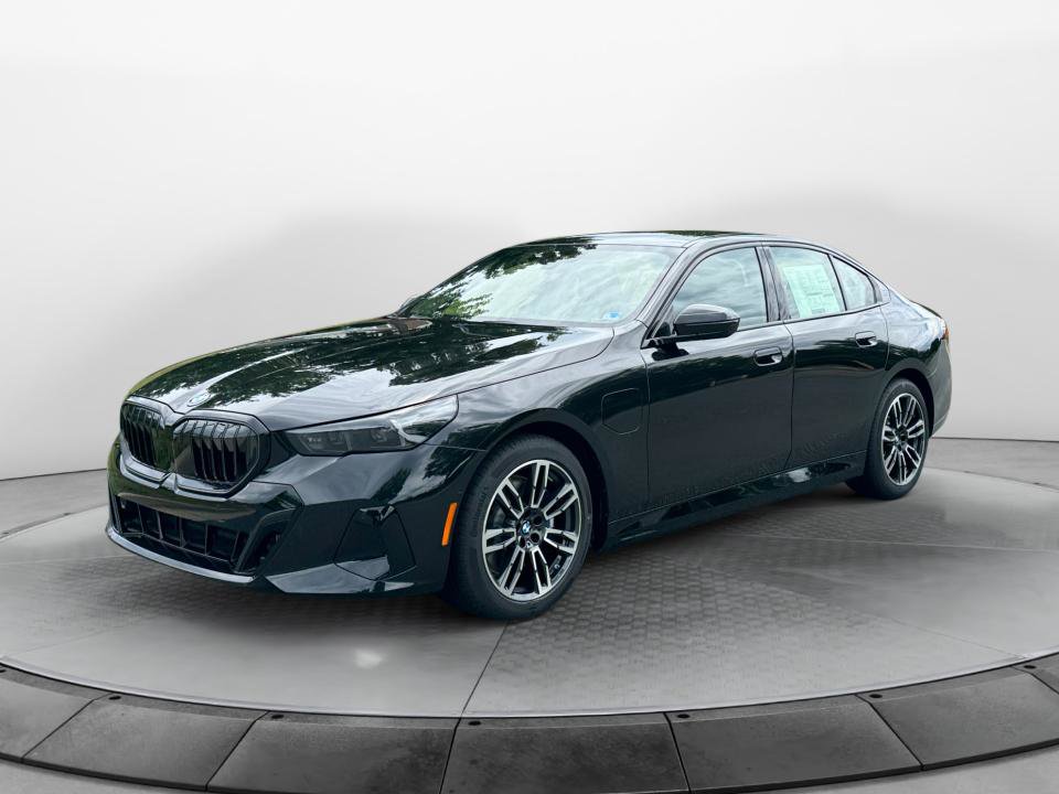 New 2027 BMW 550e xDrive w/ Executive Package AWD/4WD image 3