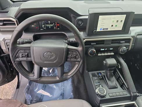 Used 2025 Toyota Tacoma SR image 18