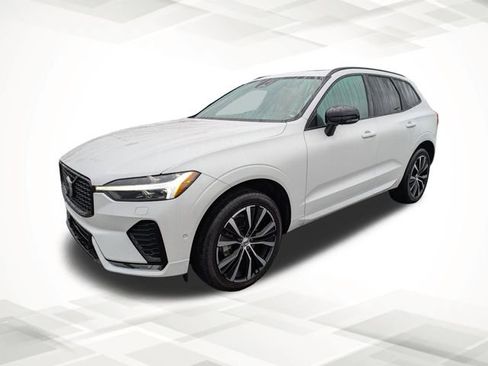 Used 2023 Volvo XC60 B5 Plus w/ Climate Package image 7