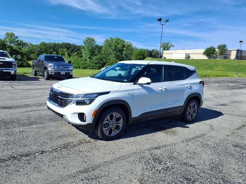 Used 2024 Kia Seltos LX AWD/4WD image 49