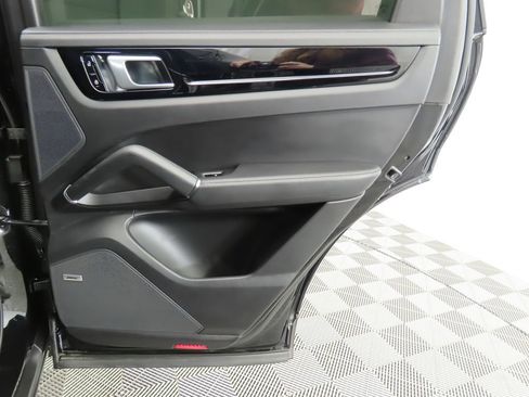 Used 2020 Porsche Cayenne Base image 26