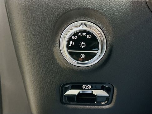 Used 2024 Mercedes-Benz C 300 4MATIC Sedan image 17