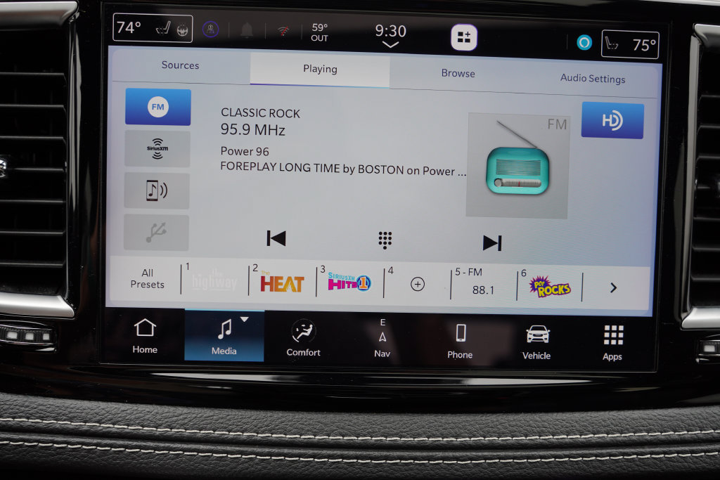 Certified 2026 Chrysler Pacifica Limited FWD image 31