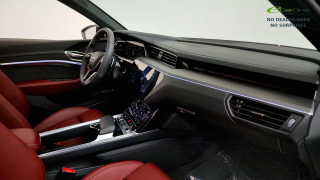 Used 2024 Audi Q8 e-tron Premium AWD/4WD image 31