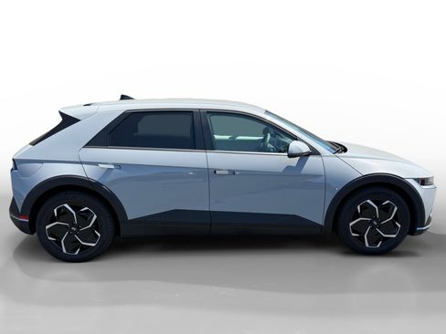 Certified 2024 Hyundai Ioniq 5 SE RWD image 6