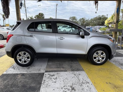 Used 2017 Chevrolet Trax LS FWD image 4