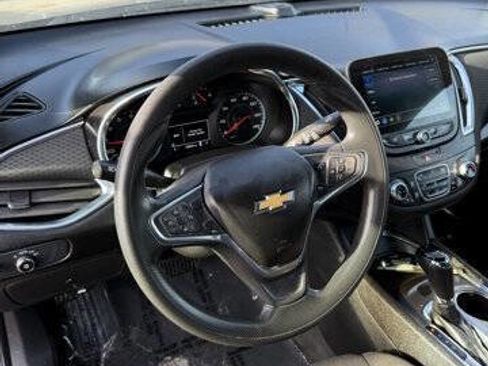 Used 2019 Chevrolet Malibu LT image 12