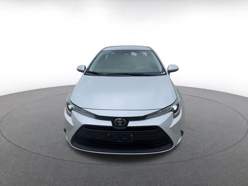 Used 2025 Toyota Corolla LE image 4