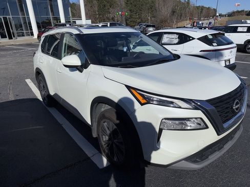 Used 2023 Nissan Rogue SV w/ SV Premium B Package image 3