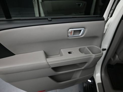 Used 2014 Honda Pilot Touring image 35