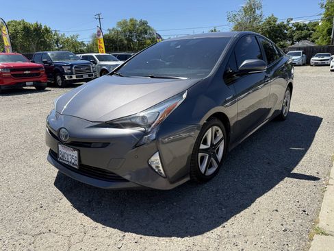 Used 2018 Toyota Prius Four Touring w/ Premium Convenience Package image 1