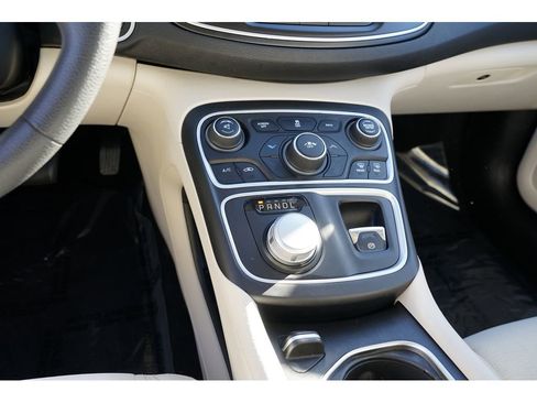 Used 2016 Chrysler 200 Limited image 24