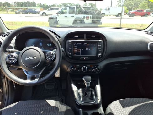 Used 2024 Kia Soul LX w/ Option Group 015 FWD image 10