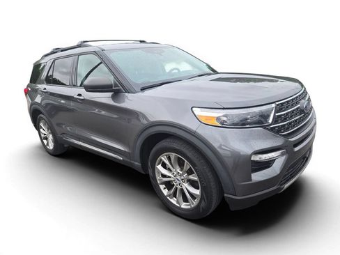 Used 2022 Ford Explorer XLT w/ Equipment Group 202A RWD image 2