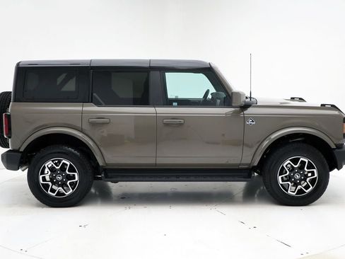 Used 2025 Ford Bronco Outer Banks image 3