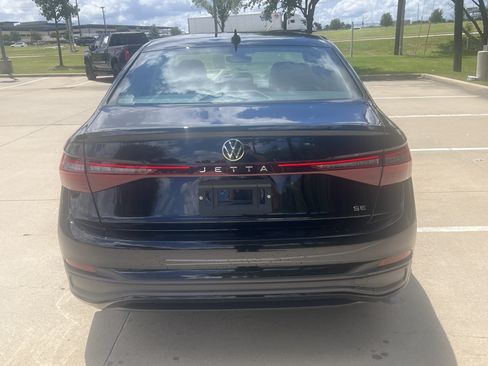 Certified 2026 Volkswagen Jetta SE w/ Black Wheel Package FWD image 8