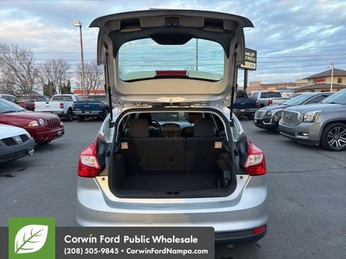 Used 2012 Ford Focus Titanium w/ SEL/Titanium Winter Pkg image 28